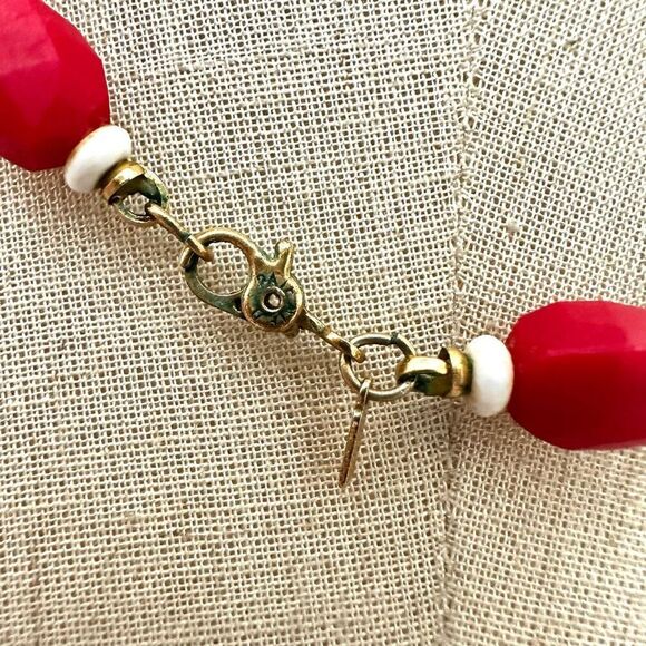 Vintage Monet retro Beaded Necklace Red White Black - Picture 4 of 6